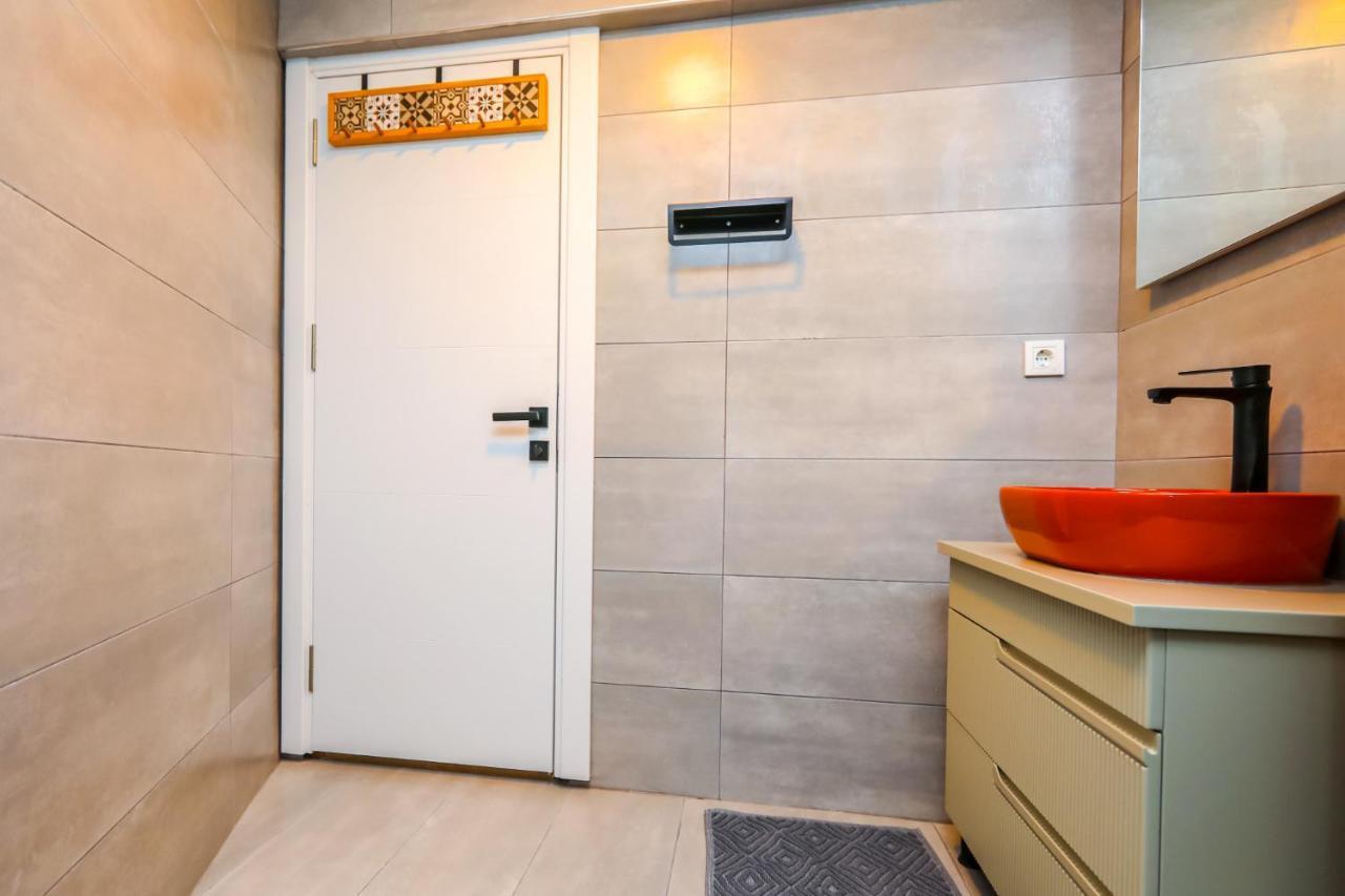 Апартаменти Vibrant Flat 500 M To Uskudar Ferry Station Стамбул Екстер'єр фото